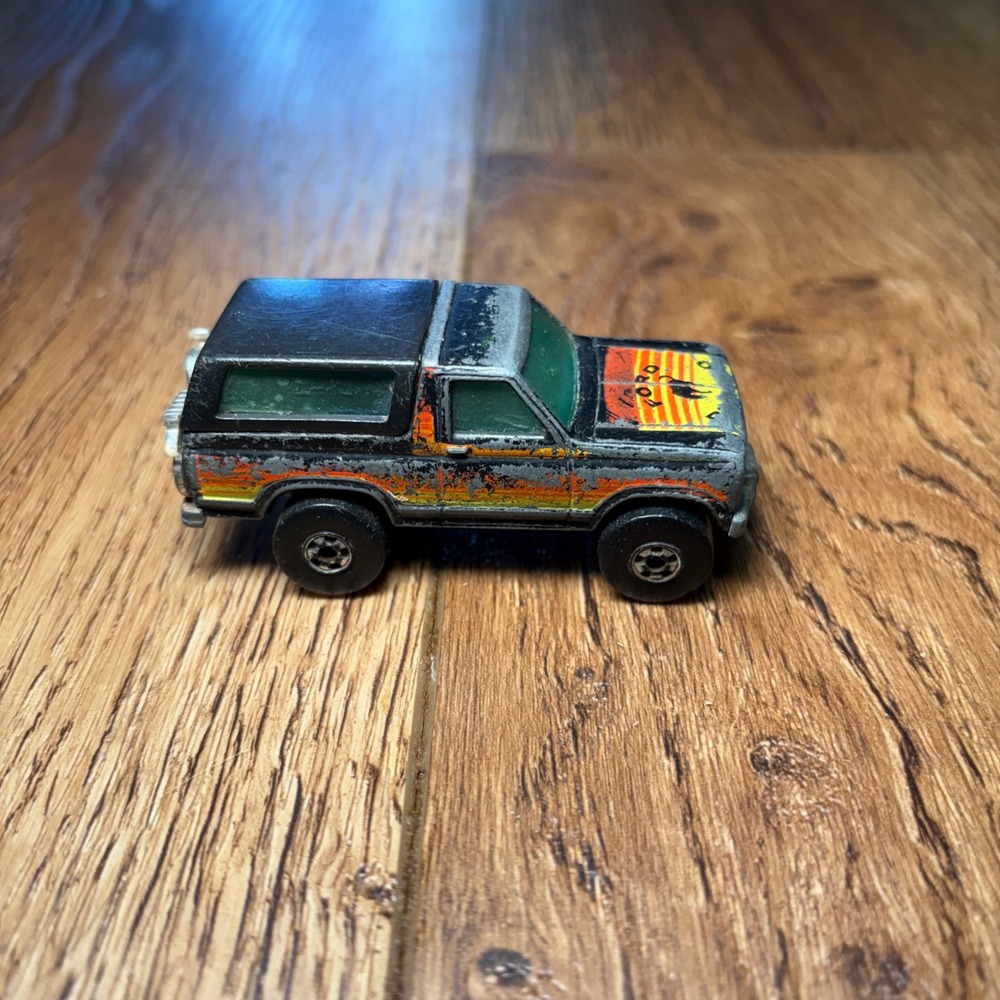 Vintage 1980 Hot Wheels Ford Bronco 4x4 Black Sunset Graphics Motorcycle Back